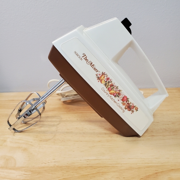 Vintage Robeson Country Kitchen Cooking Hand Mixer - Picture 3 of 10